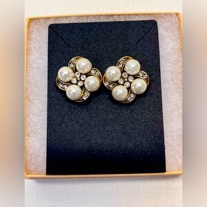 Vintage Pearl and Gold Earrings